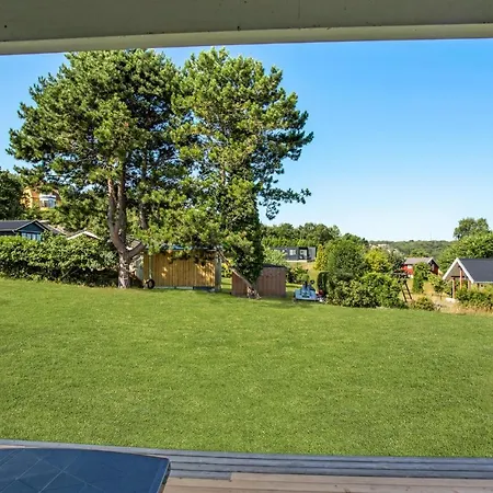 Holiday home Bjerghuset