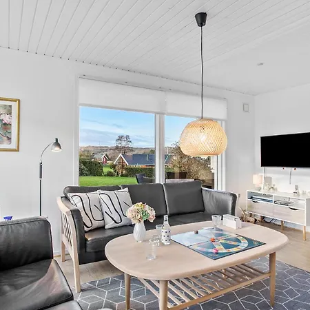 Holiday home Bjerghuset *